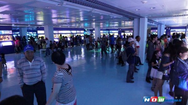 炎夏好去處屏東農科水族展示廳 繽紛魚兒悠游水底世界